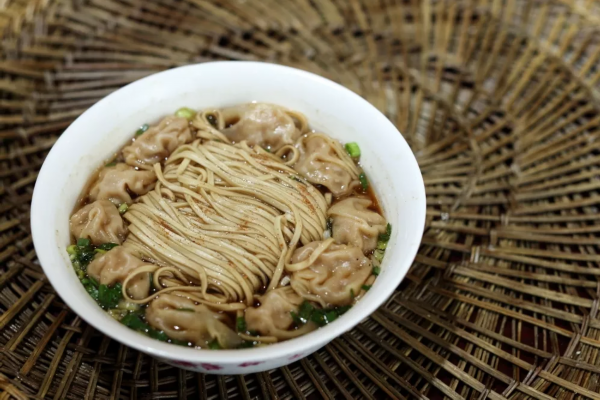 自然山水成诗美食直接把人馋哭！这座“世界美食之都”的慢城从未让你失望过！(图32)