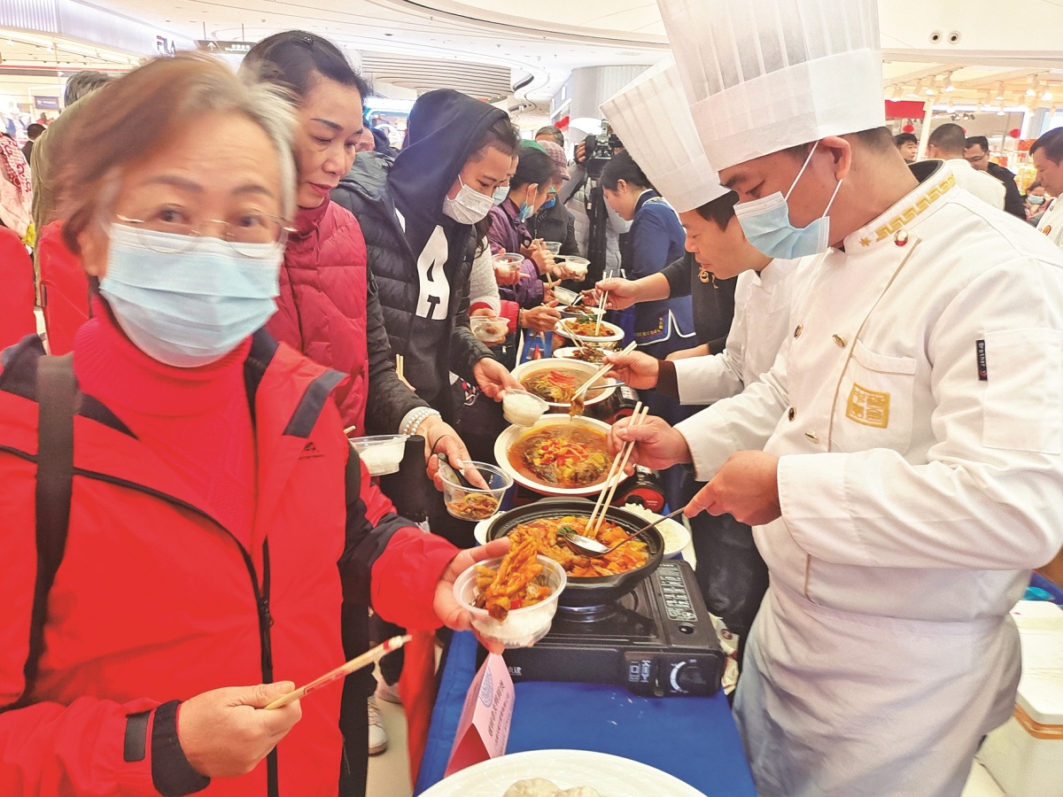 南北美食免费品鉴让游客赞不绝口！黑龙江五常大米和广西老友味美食成了最佳组合(图1)