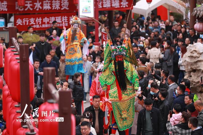 甘肃天水：“吃货节”人气旺(图1)