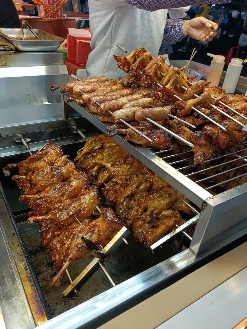 ayx爱游戏美食地标：品味湖南张家界炸酱面的地道风味